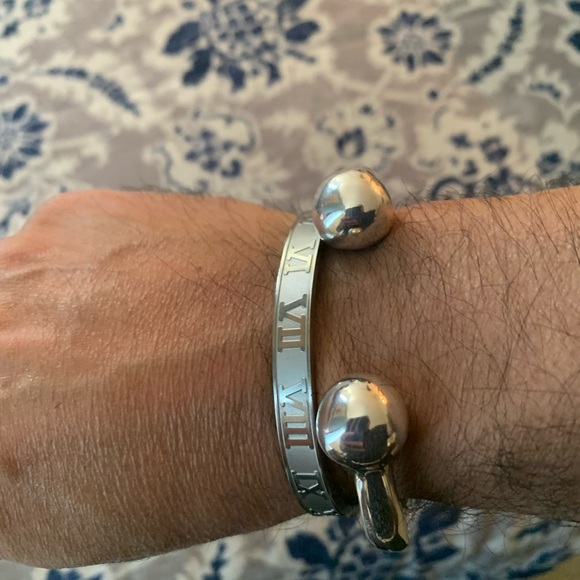 New and Beautiful Italian Stainless Steel Roman Numerals Bracelet size 7.5 open - Picture 6 of 7